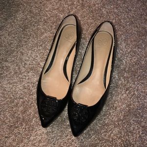 Tori Burch Classic Black Leather Flat size 8 1/2